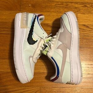 Wmns Air Force 1 Shadow SE 'Pixel Swoosh - Barely Green'